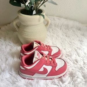 Girls toddler Nike Dunks Pink/White Size 7C